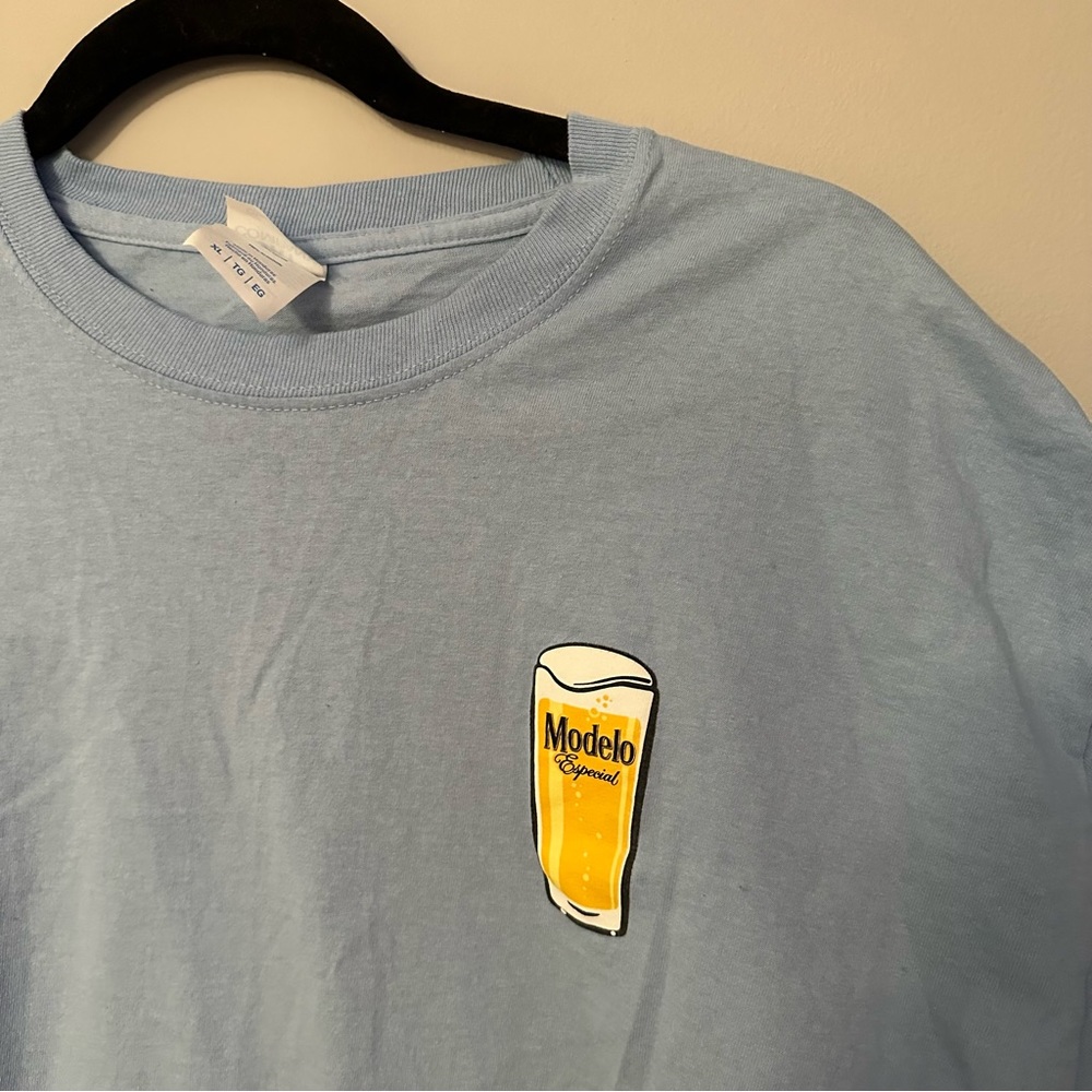 Modelo Mens T-Shirt Sz: XL